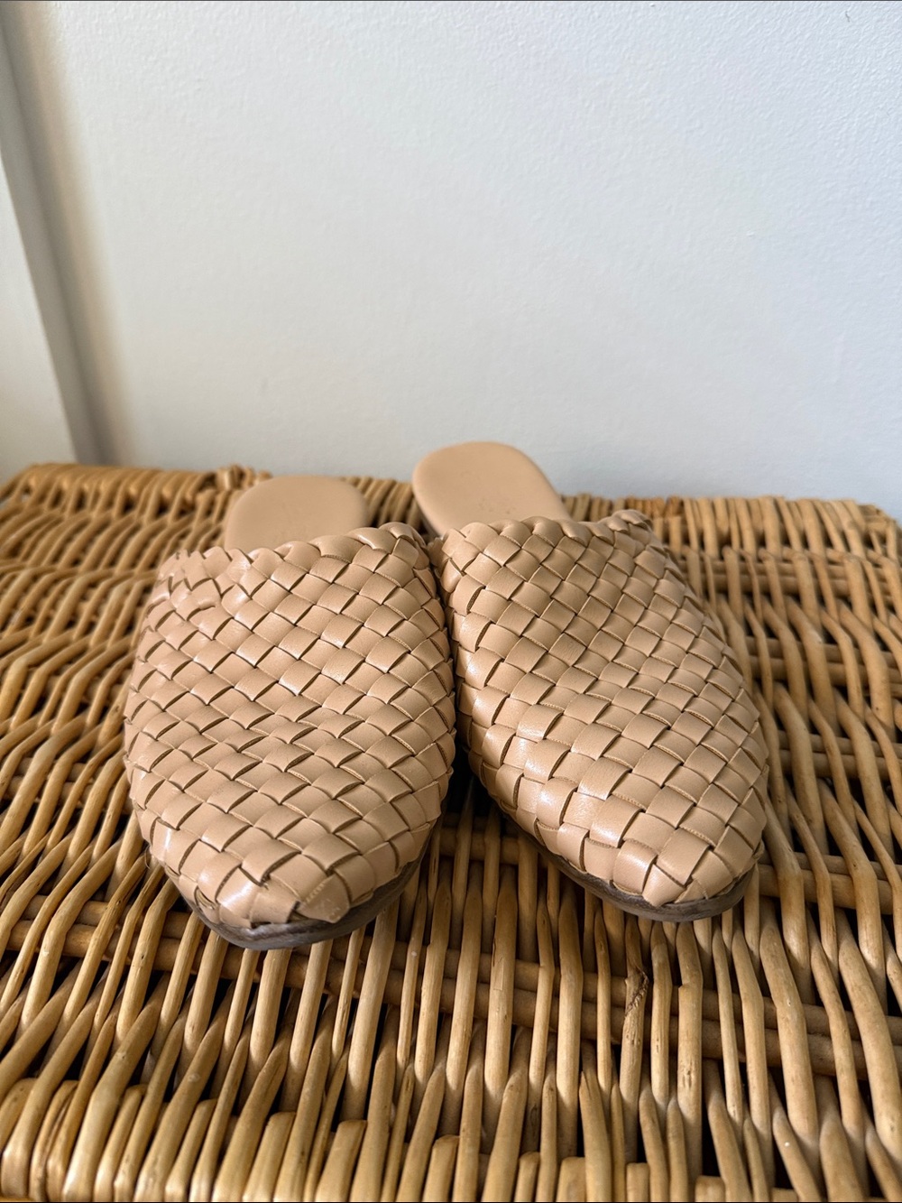 Woven Slide in Beige. Summer’s Fashion